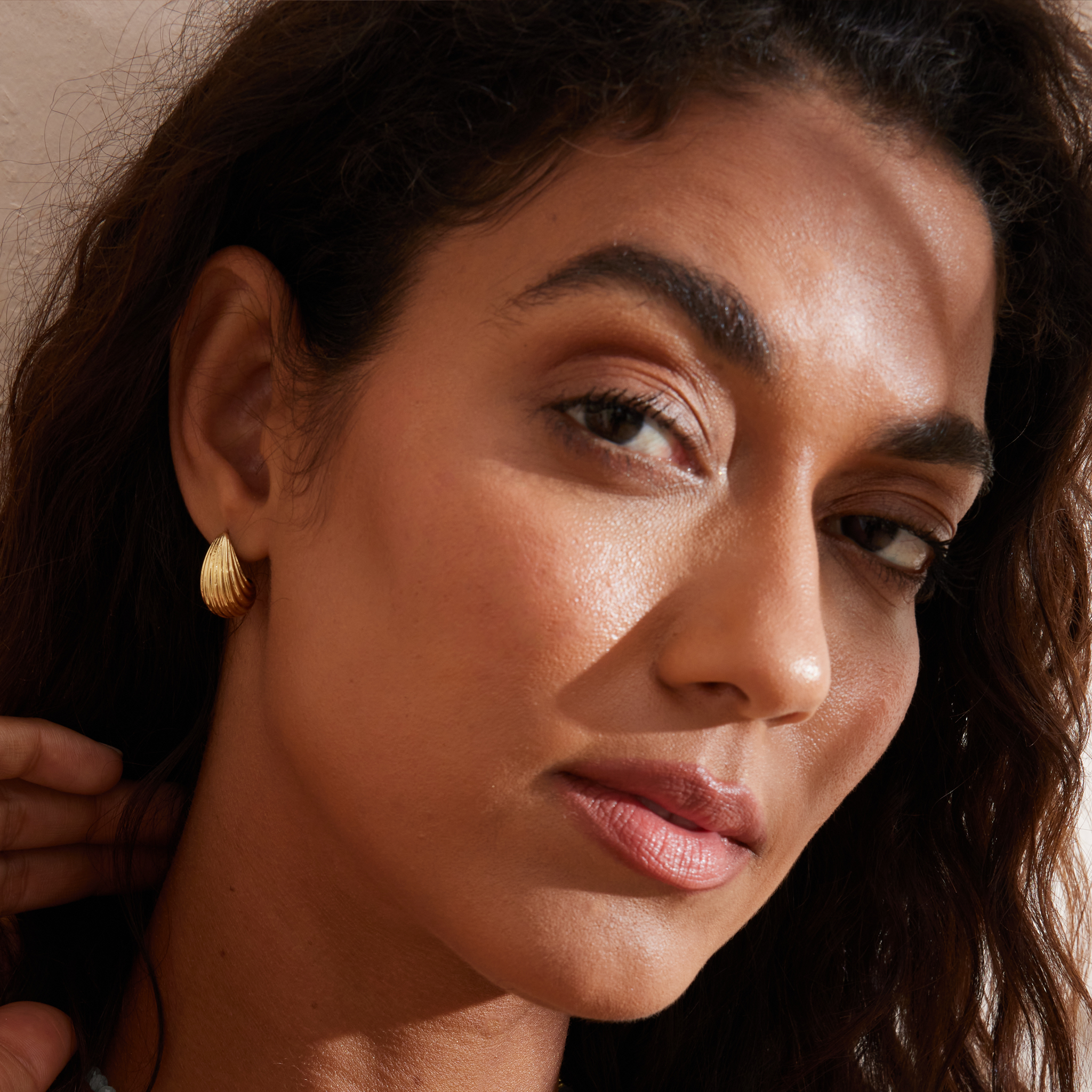 Conch Whisper Stud Earrings - Yellow Gold