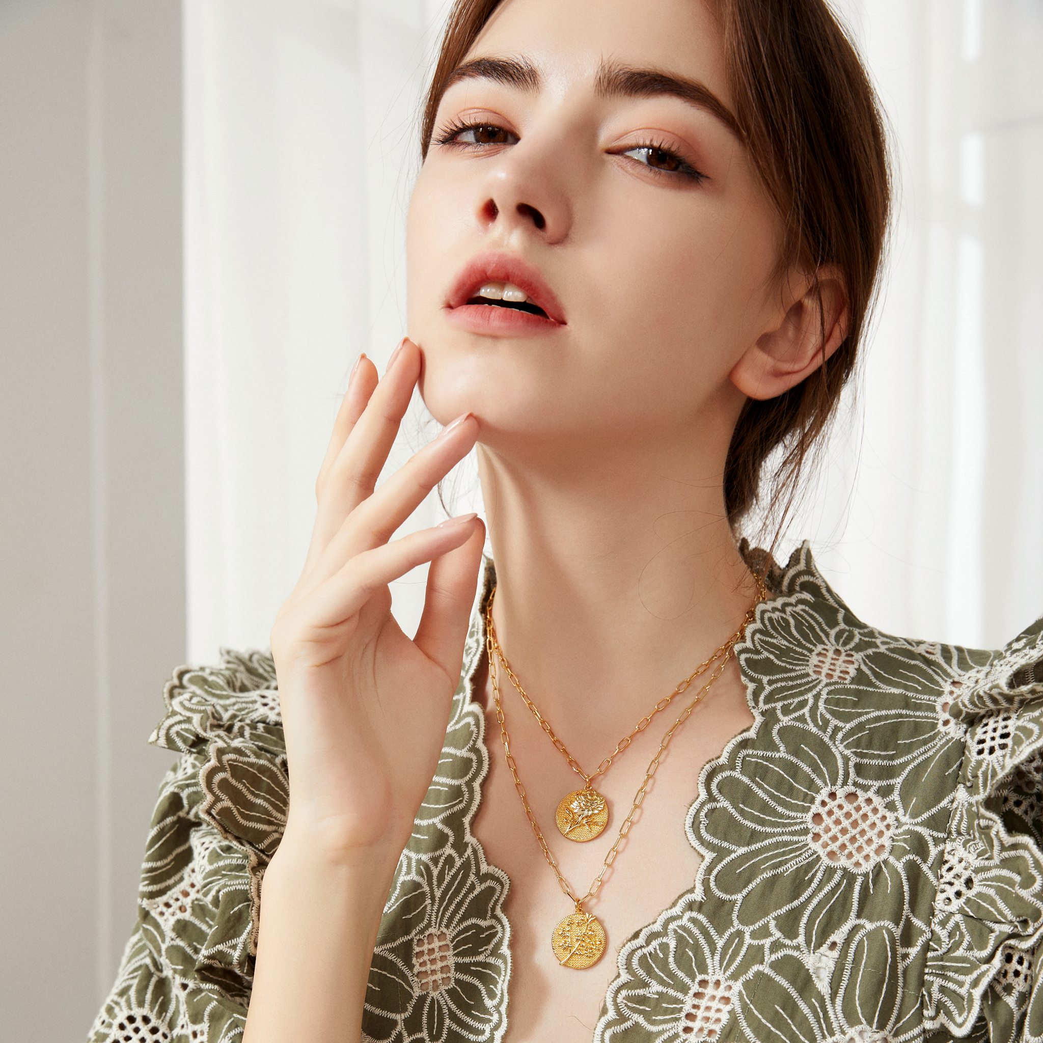 January Birthflower Necklace - Charming Carnation