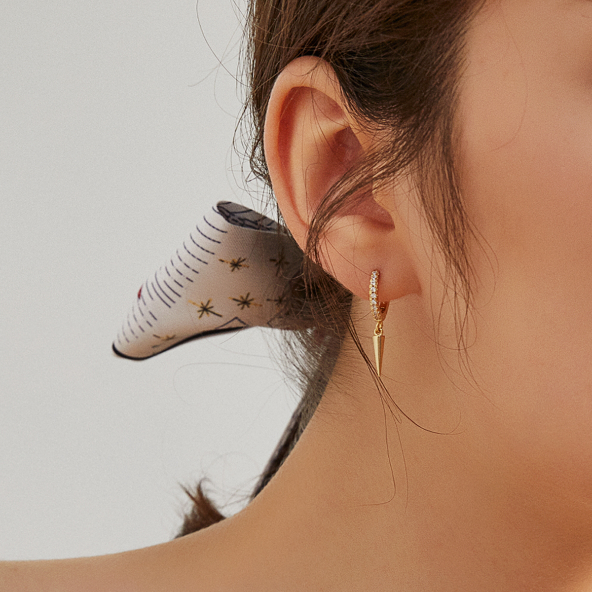 Pavé Manhattan Huggies - Silver