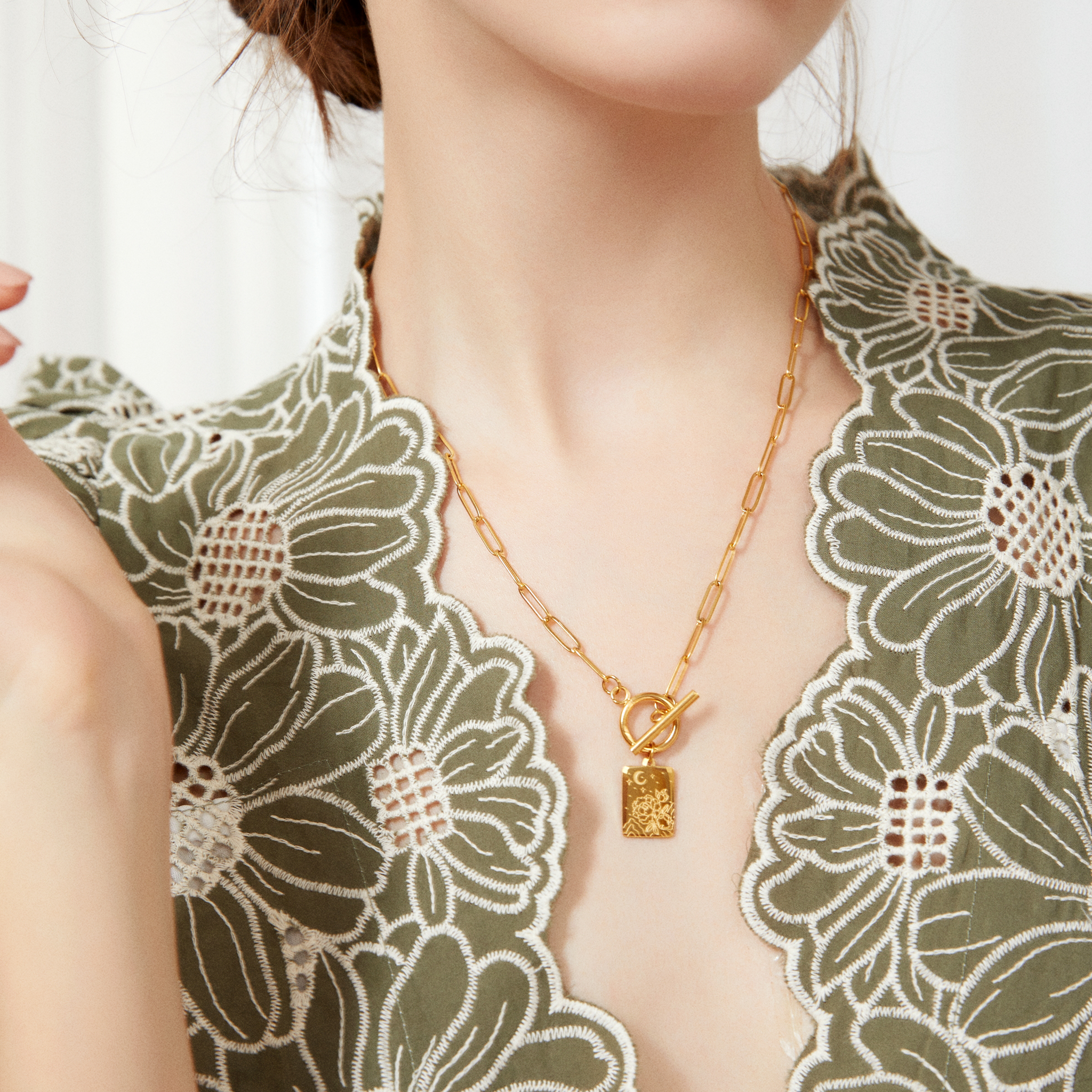 Moonlight Bloom Necklace - Yellow Gold