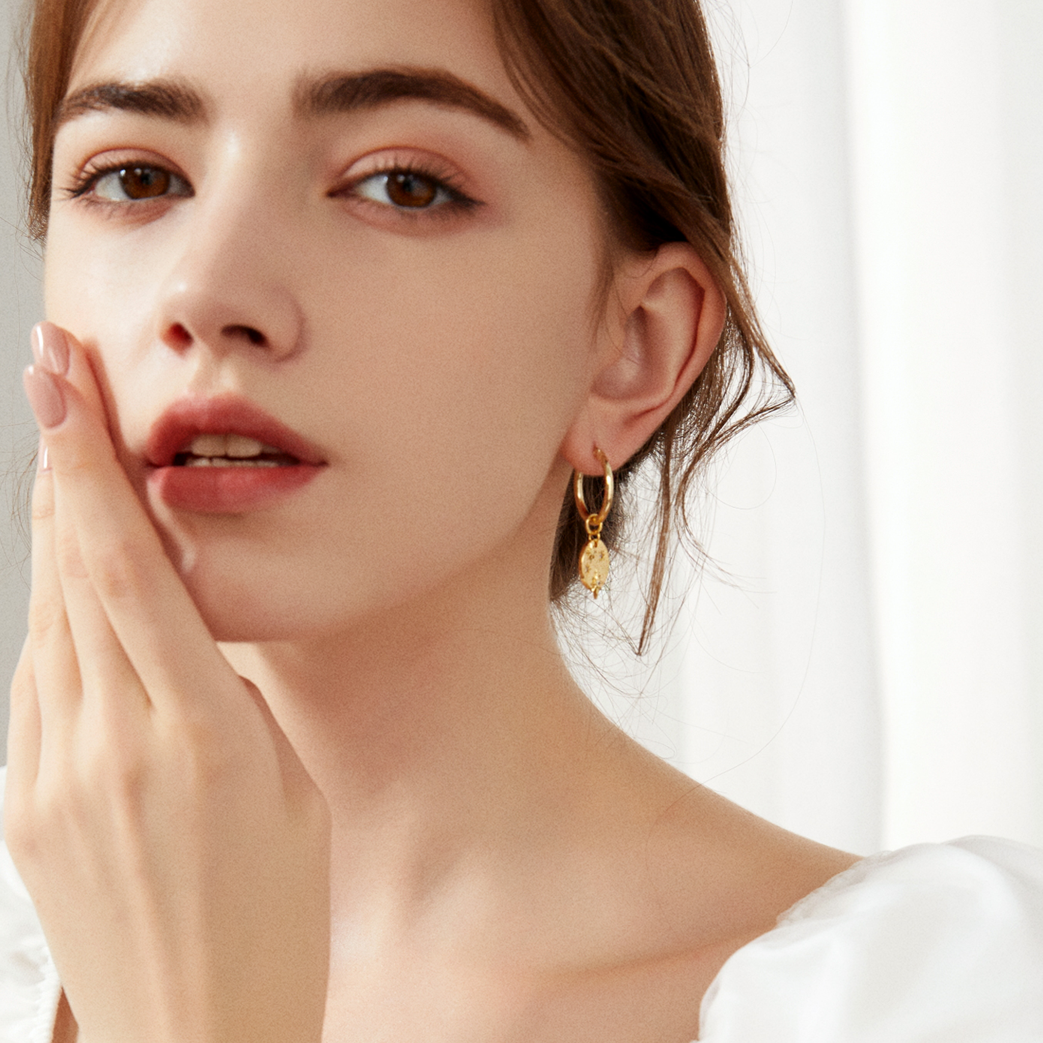 Nelle Stelle Huggies - Yellow Gold