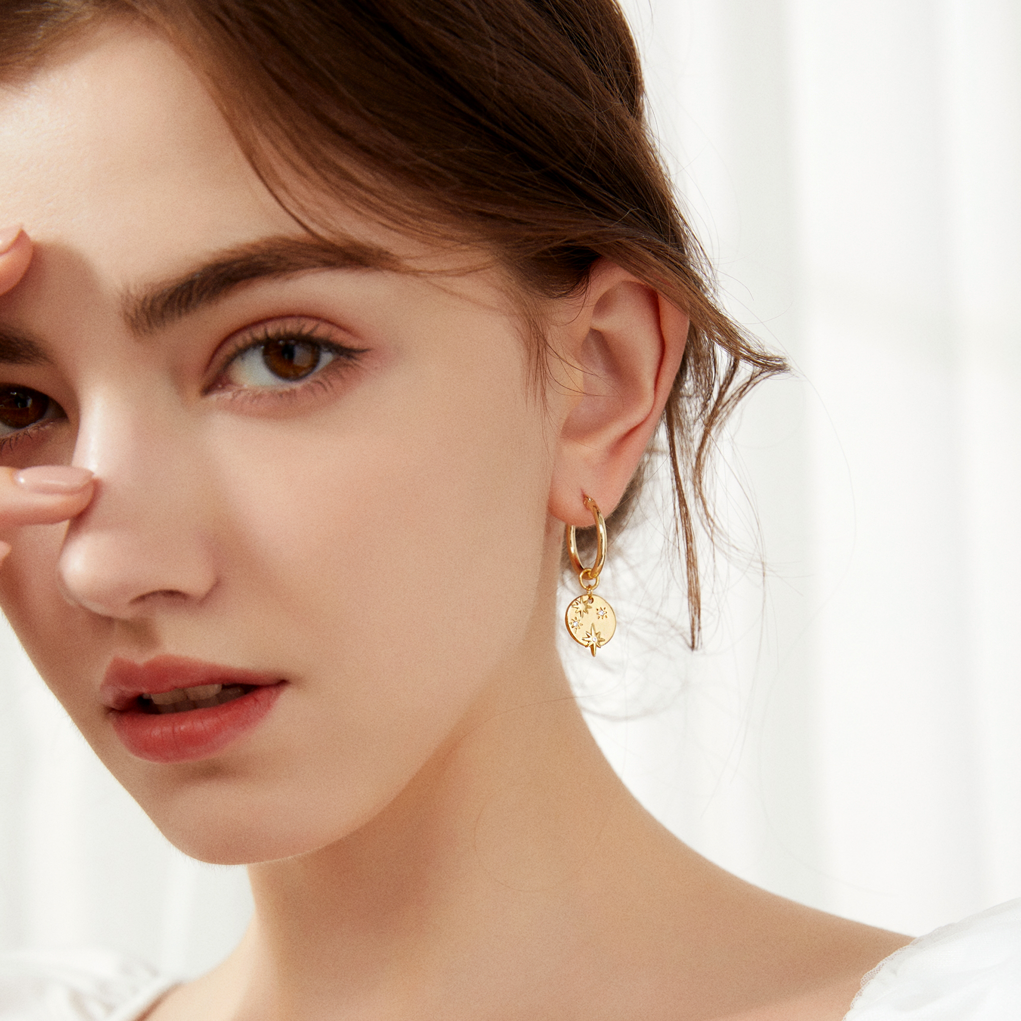 Nelle Stelle Huggies - Yellow Gold