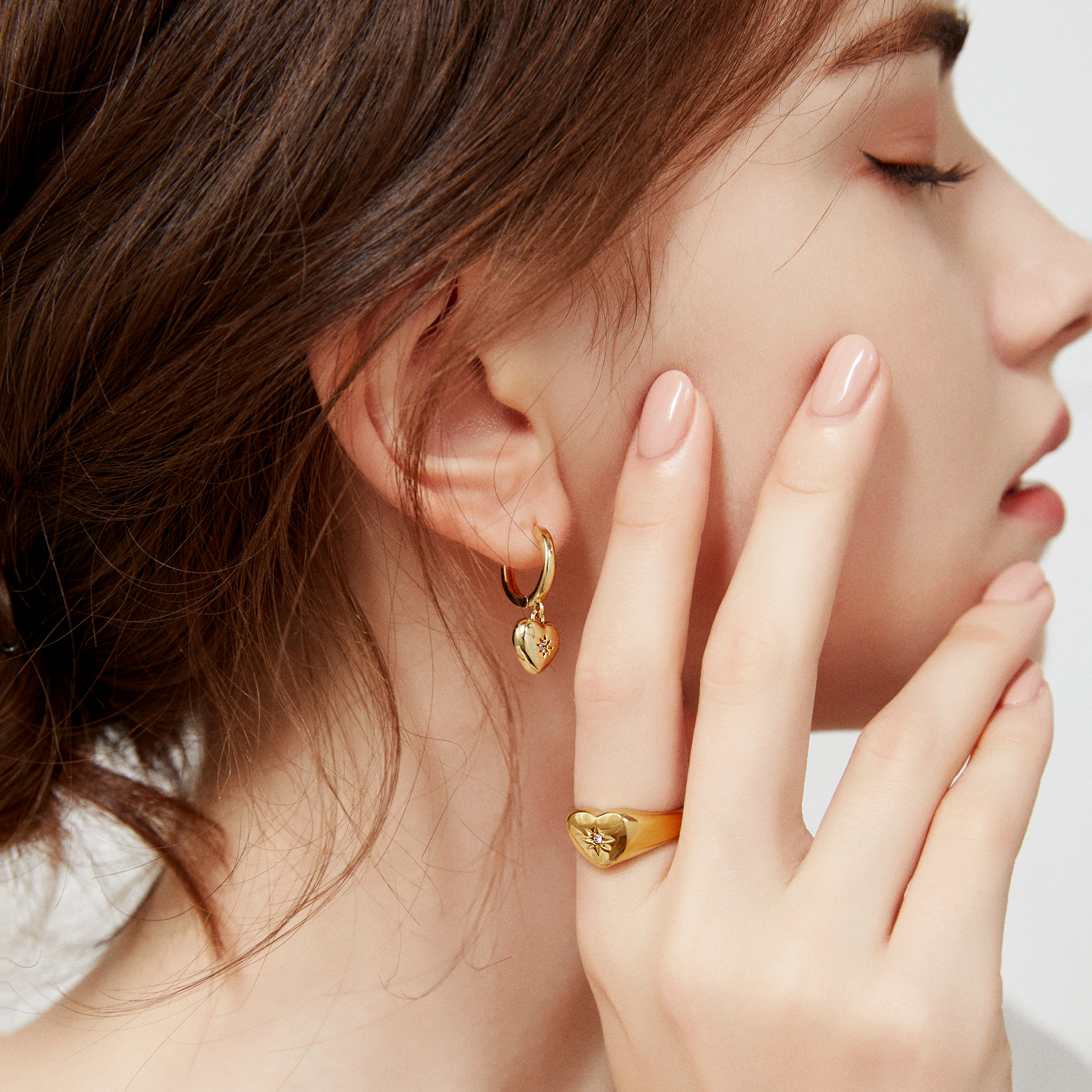 Solare Heart Signet Huggies - Yellow Gold