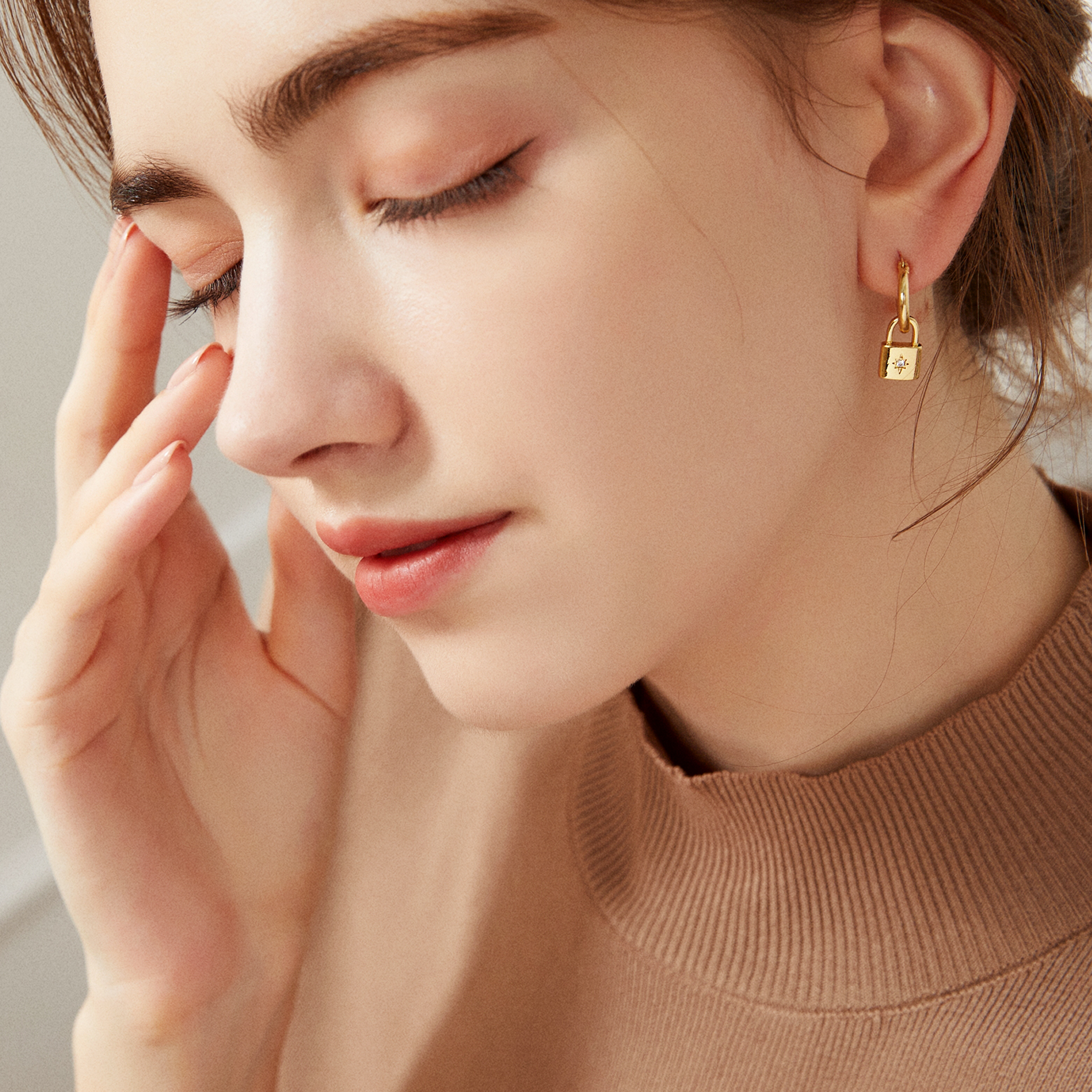 Solare Padlock Huggies - Yellow Gold