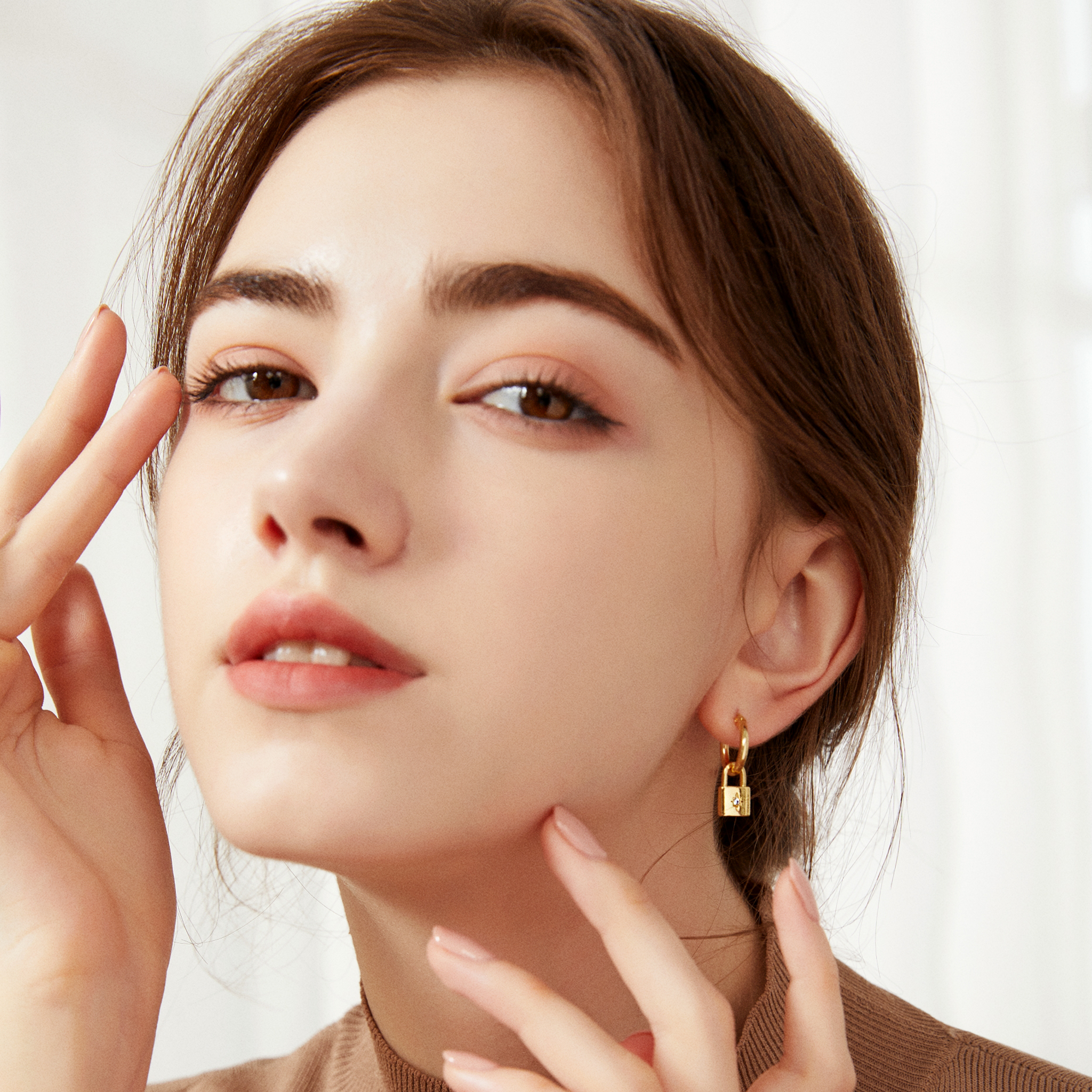 Solare Padlock Huggies - Yellow Gold