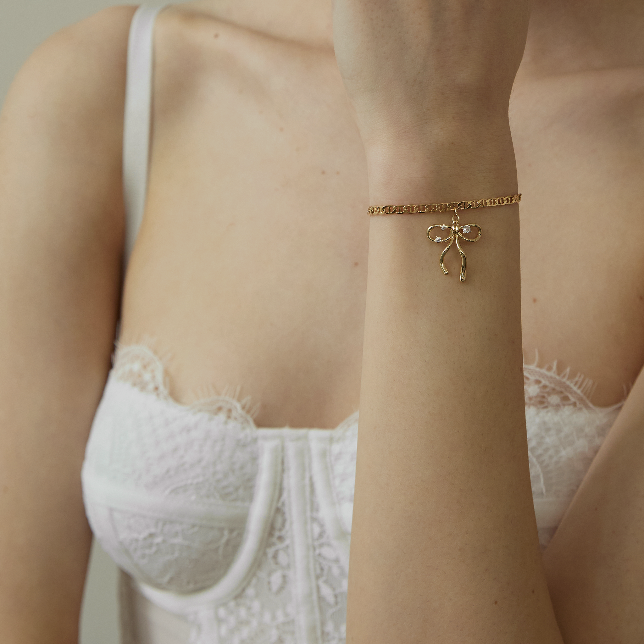 Voile Flottant Rubané Bracelet - Yellow Gold