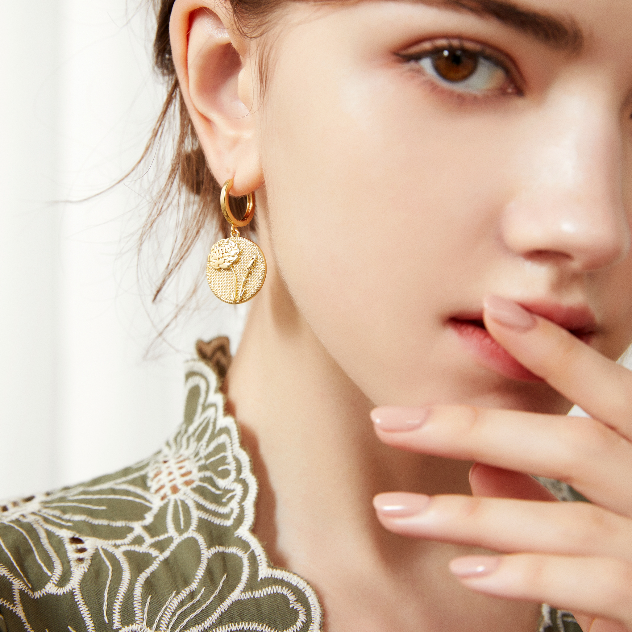 January Birthflower Earrings - Charming Carnation