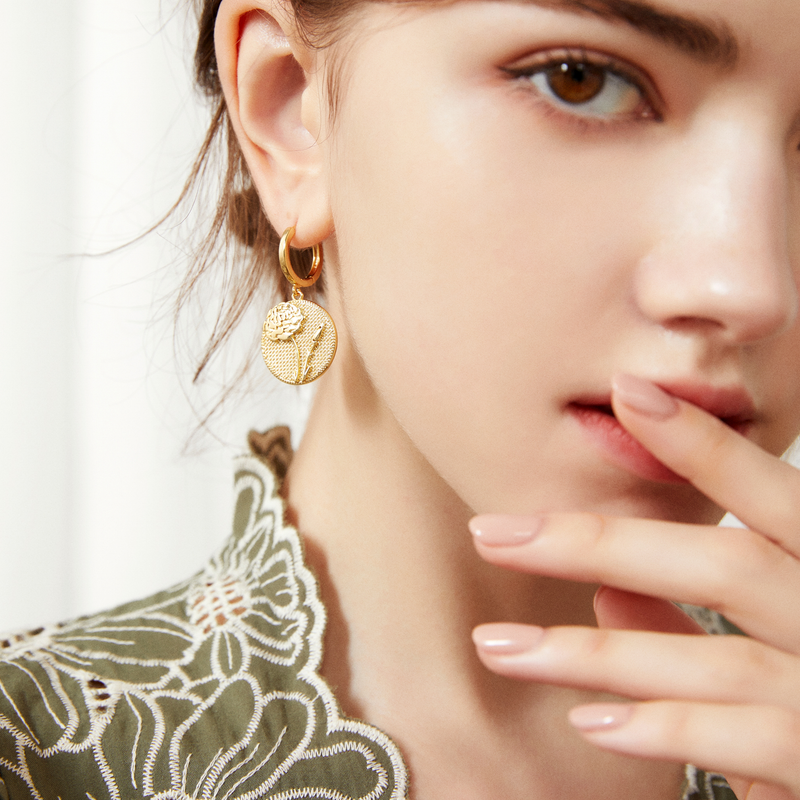 Dazzling 2025 daisy earrings