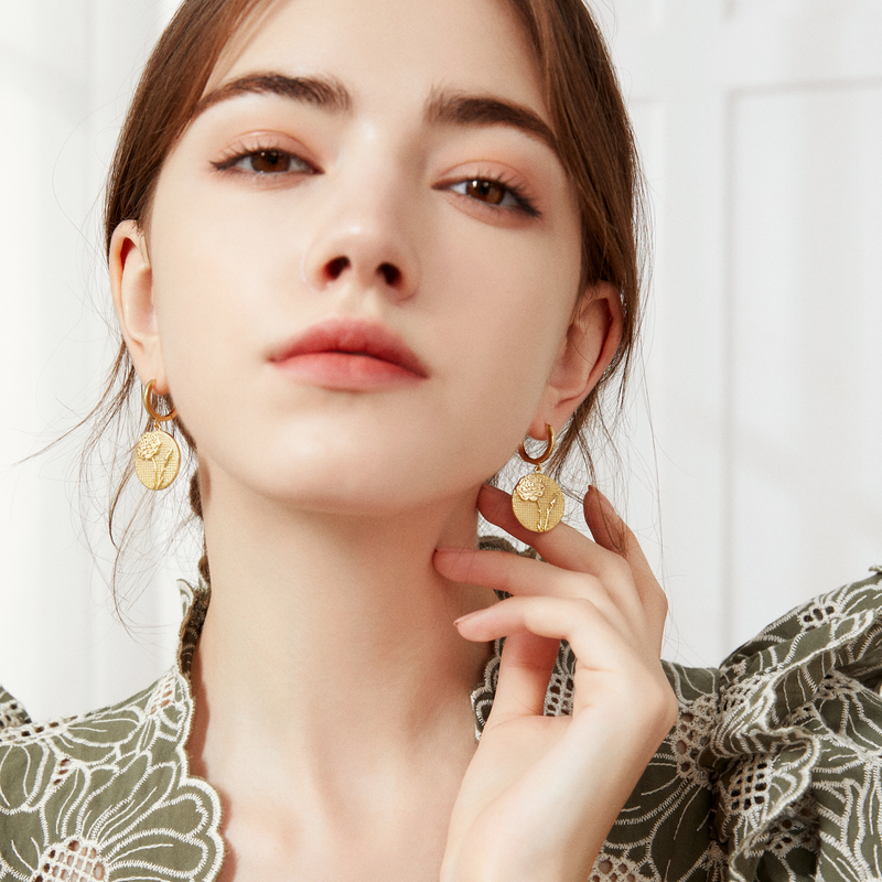 April Birthflower Earrings - Dazzling Daisy
