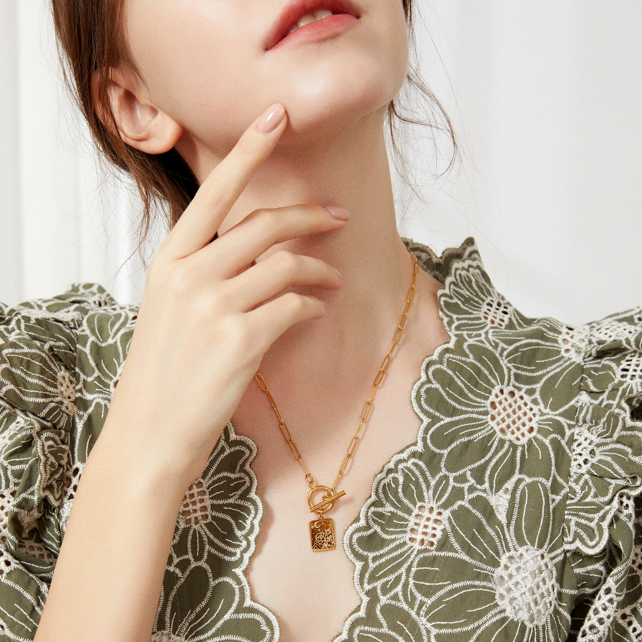 Moonlight Bloom Necklace - Yellow Gold