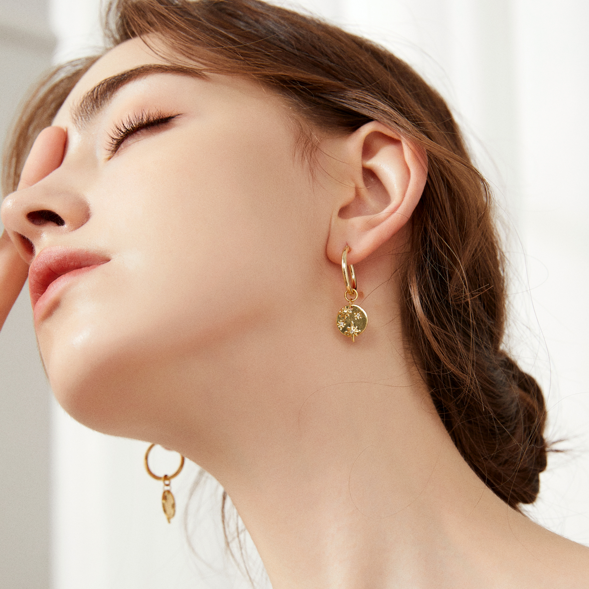 Nelle Stelle Huggies - Yellow Gold