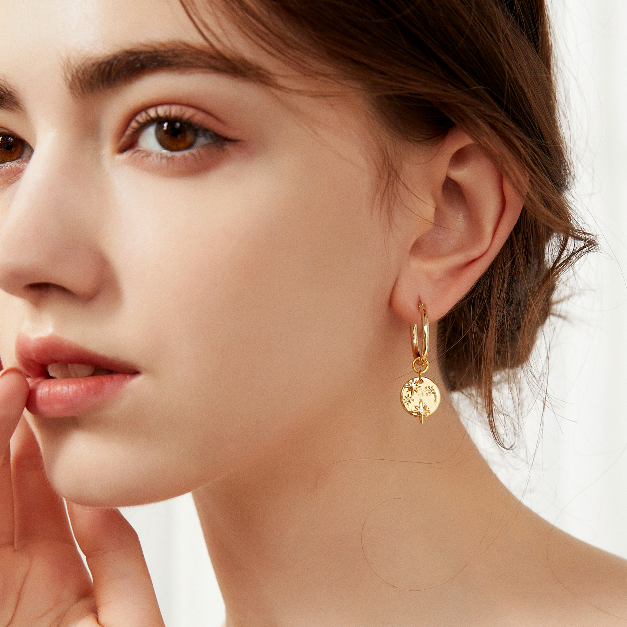 Nelle Stelle Huggies - Yellow Gold