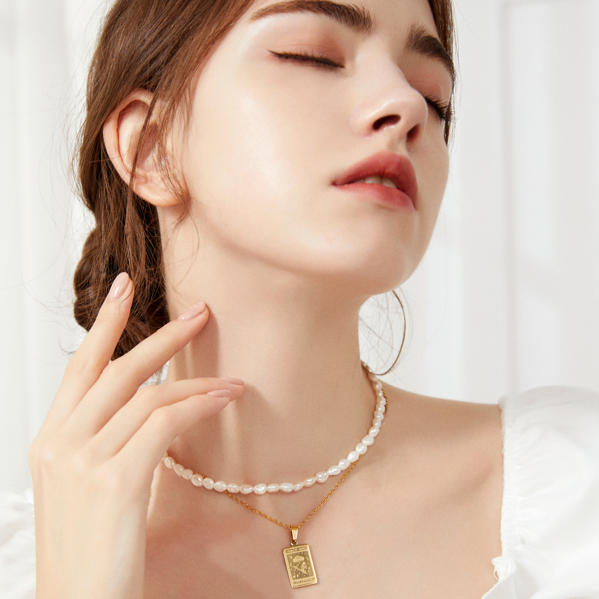 The Empress Tarot Card Necklace - Yellow Gold