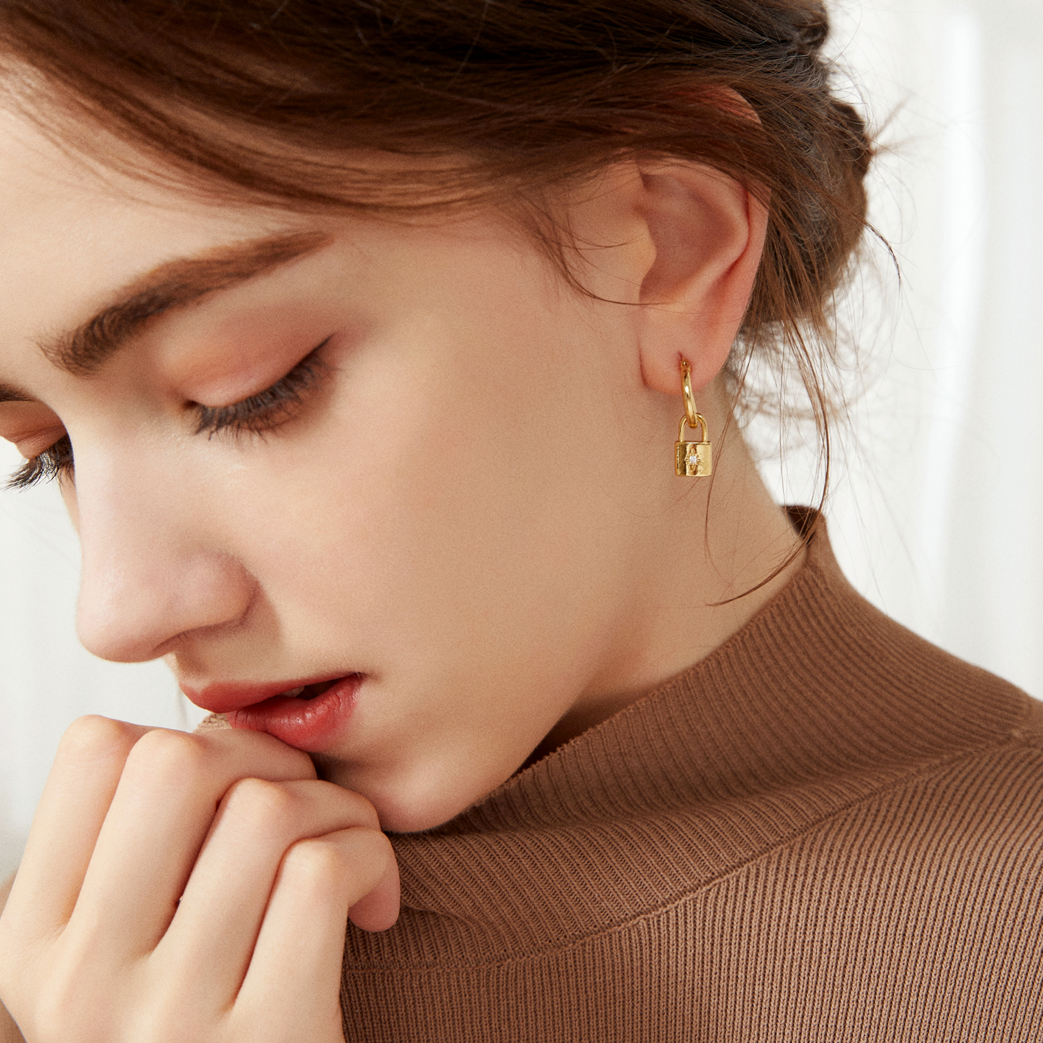 Solare Padlock Huggies - Yellow Gold